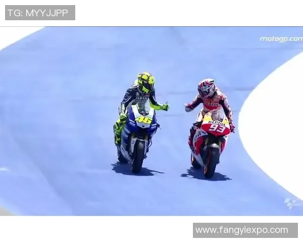 罗西与足球明星亲密合影展现运动魅力与友谊瞬间