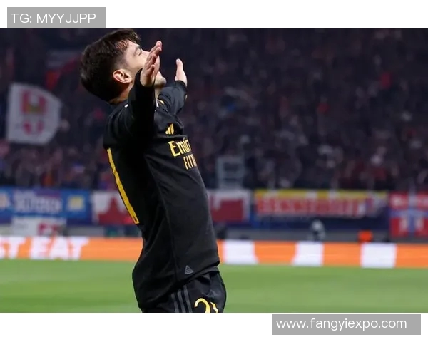 足球明星黑白双煞名单揭秘传奇球员的巅峰对决与辉煌时刻